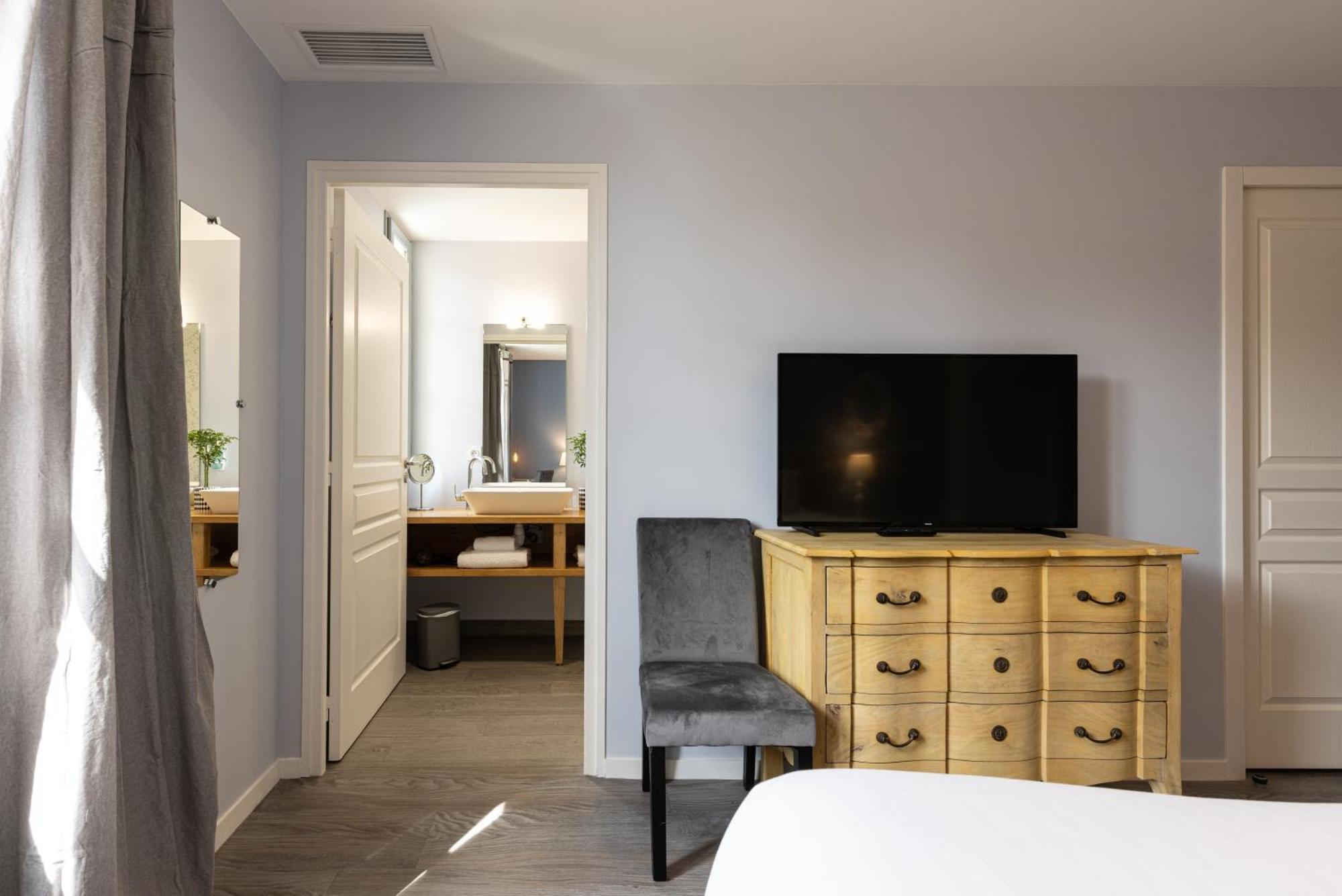 Hotel-Restaurant Des Augustins Saint-Cyprien  Ngoại thất bức ảnh